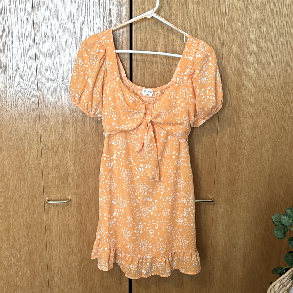 Lightweight flowery flowey summer dress.
